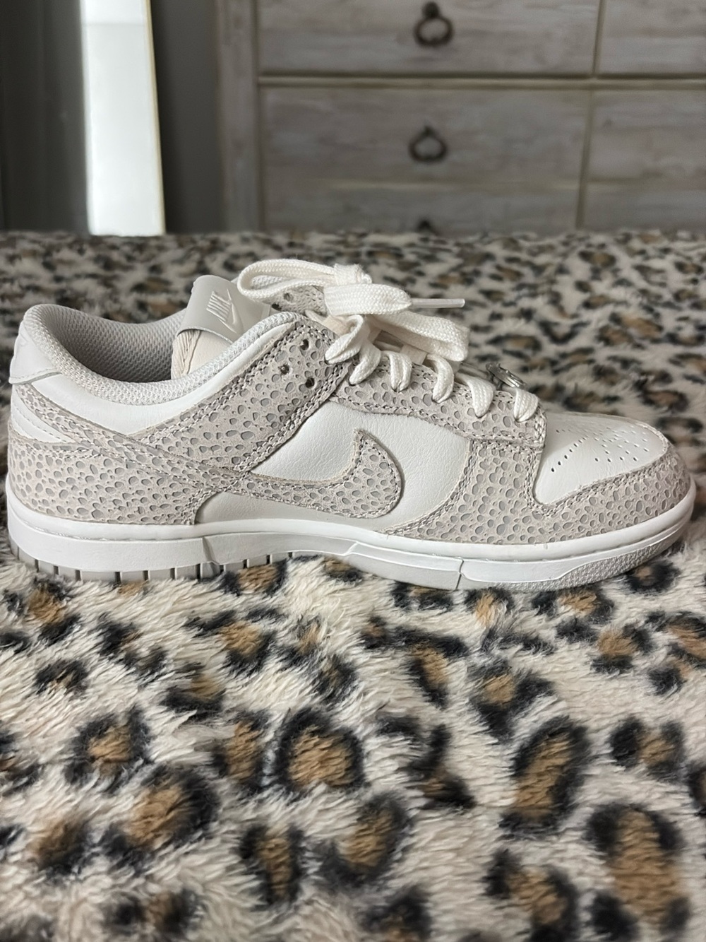 Nike Women’s Cream-White Low-Top Sneaker with Subtle Texture - Picture 4 of 4